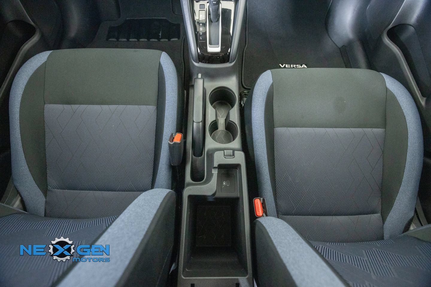 Used 2025 Nissan Versa SV w/ Trunk Package FWD image 5