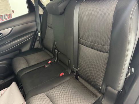 Used 2020 Nissan Rogue SV image 37