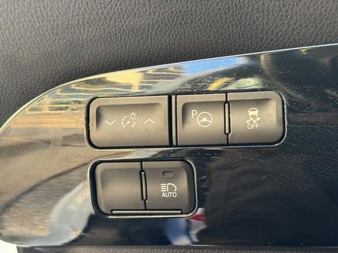 Used 2022 Toyota Prius image 24