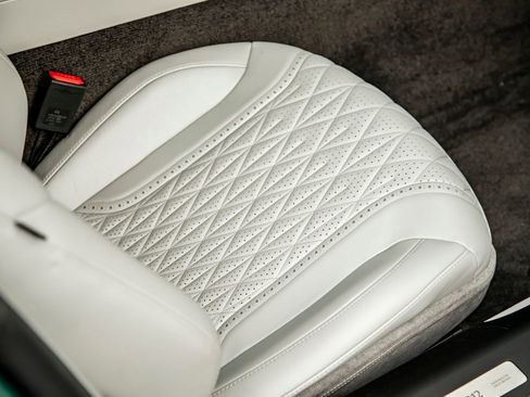 Used 2024 Aston Martin DB12 Convertible image 25