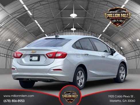Used 2018 Chevrolet Cruze LS FWD image 9