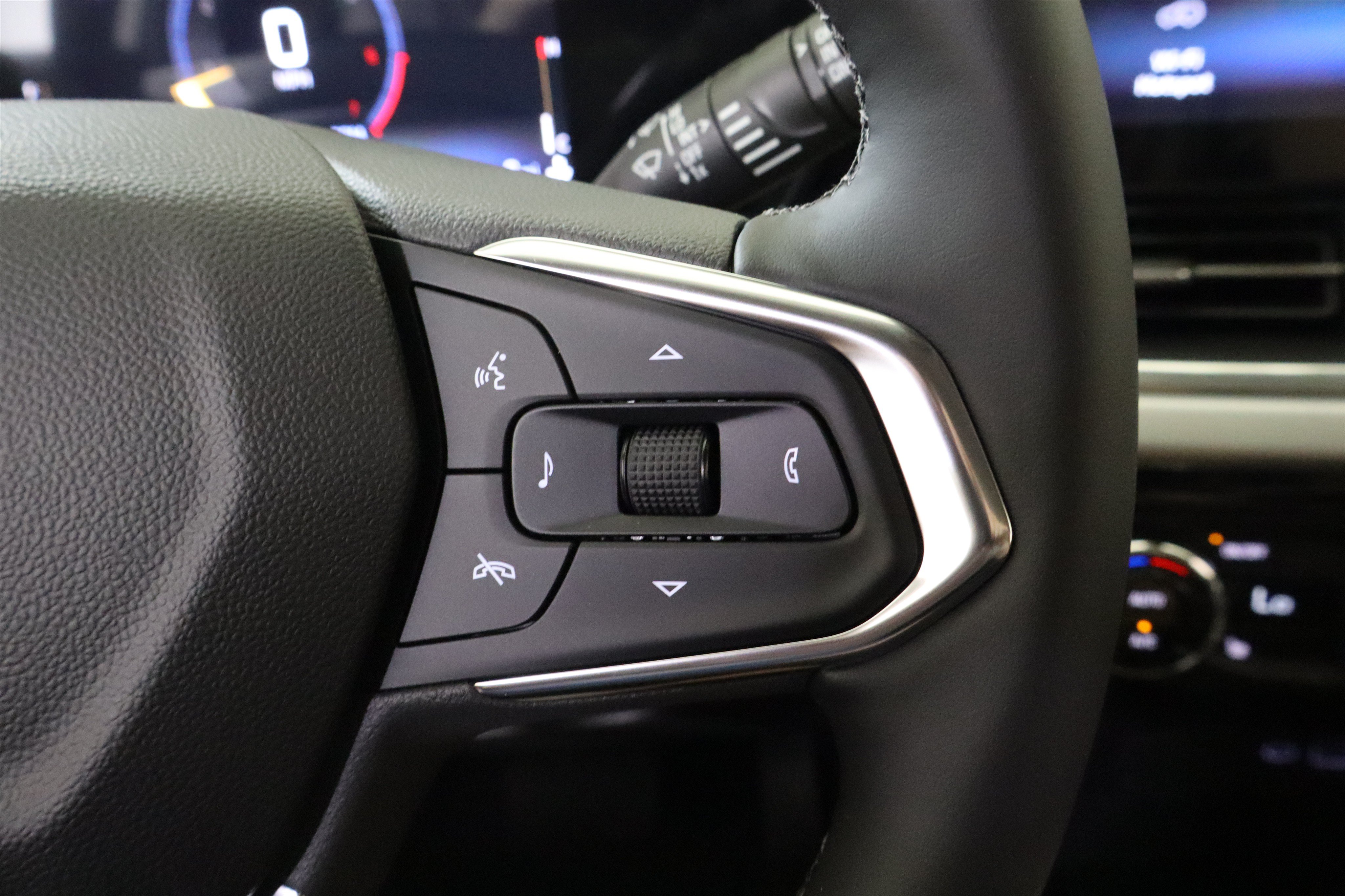 New 2026 Chevrolet Trax LT w/ Midnight Edition FWD image 29