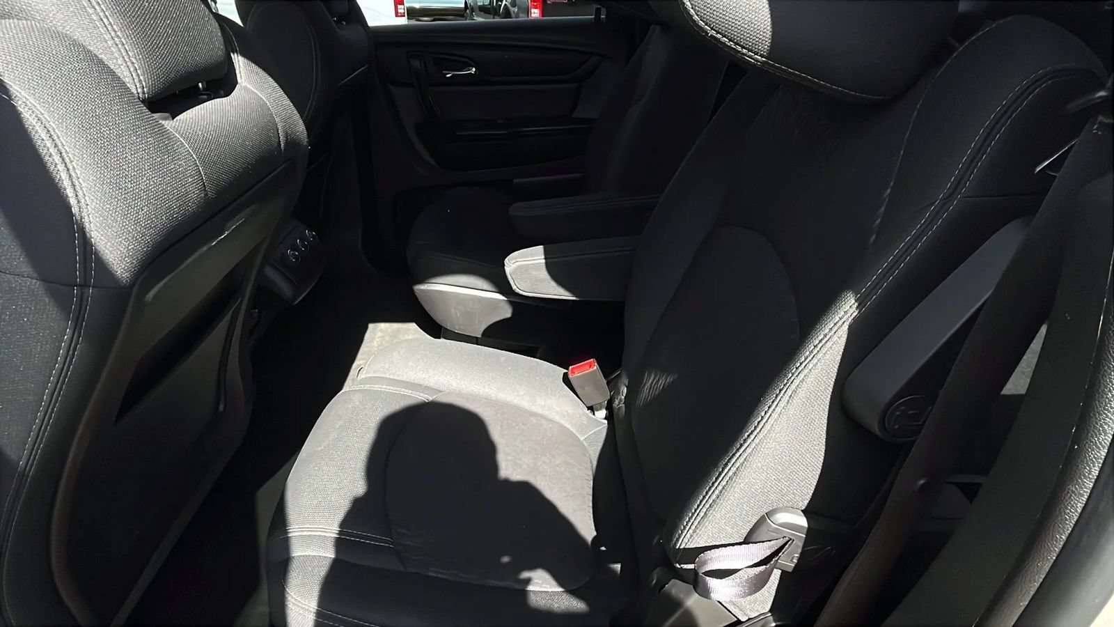 Used 2014 GMC Acadia SLE FWD image 16