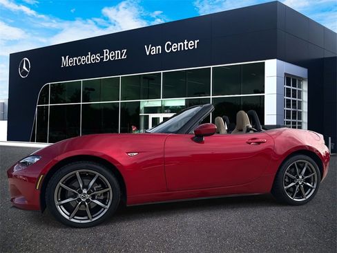 Used 2016 MAZDA MX-5 Miata Grand Touring image 2