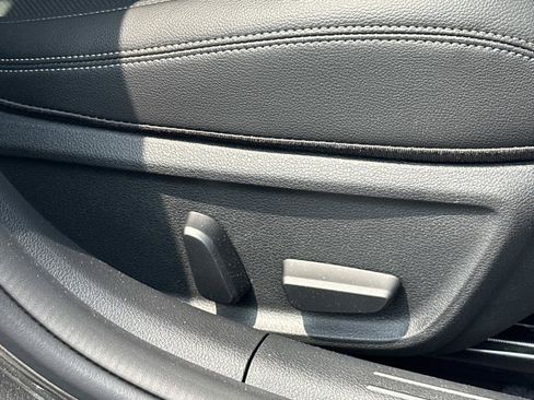 Used 2026 Genesis G70 2.5T RWD image 38