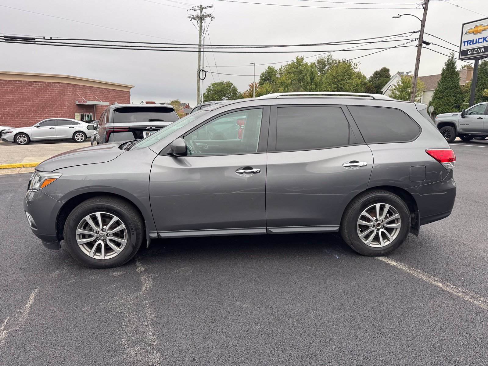 Used 2015 Nissan Pathfinder SV w/ Cargo Package FWD image 3