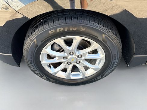 Used 2020 Chevrolet Equinox LS image 34