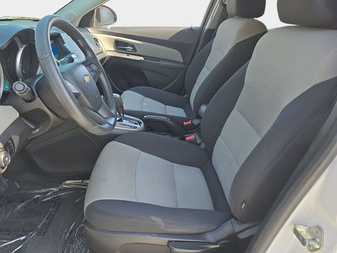 Used 2014 Chevrolet Cruze LS FWD image 17