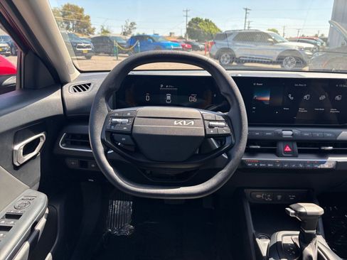 Used 2025 Kia K4 FWD image 33