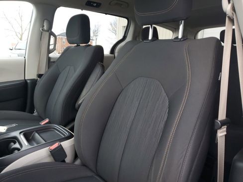 Used 2018 Chrysler Pacifica Touring Plus image 29