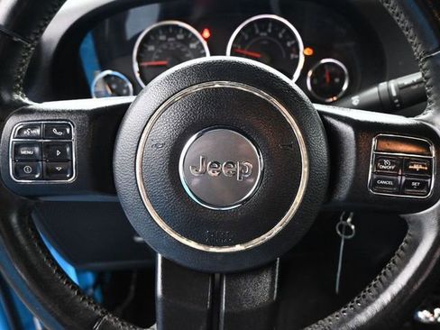 Used 2017 Jeep Wrangler Unlimited Rubicon w/ Connectivity Group image 20