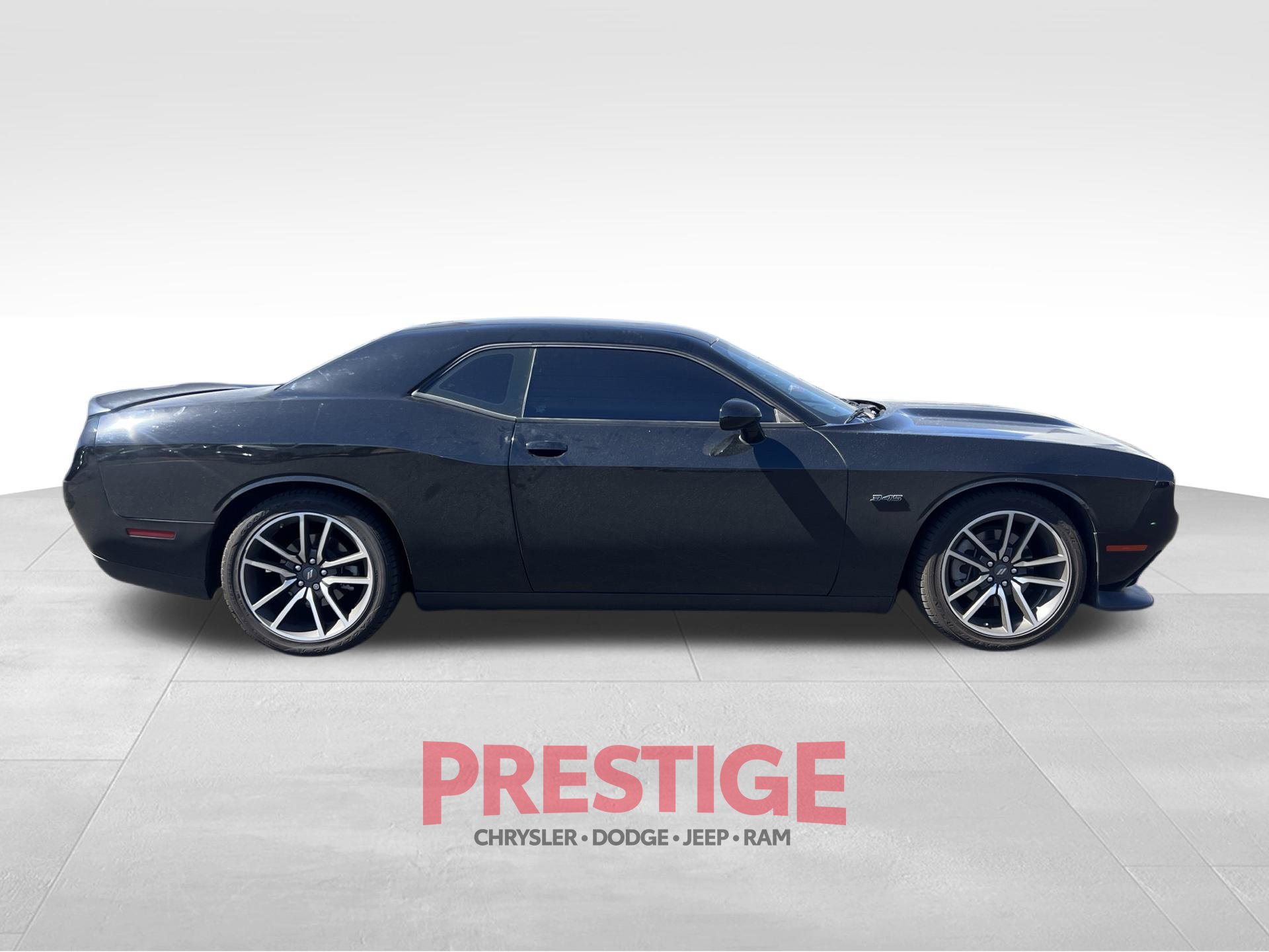 Used 2023 Dodge Challenger R/T RWD image 5