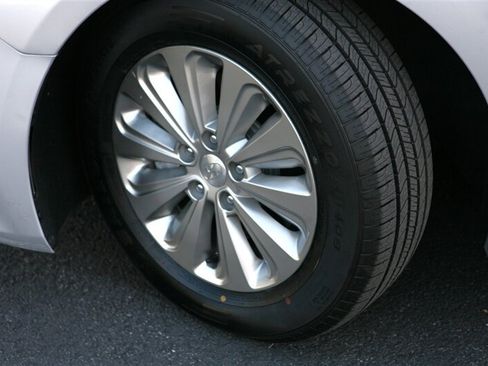 Used 2016 Hyundai Sonata SE FWD image 3