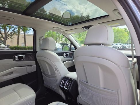 Used 2023 Kia Sorento SX AWD/4WD image 17