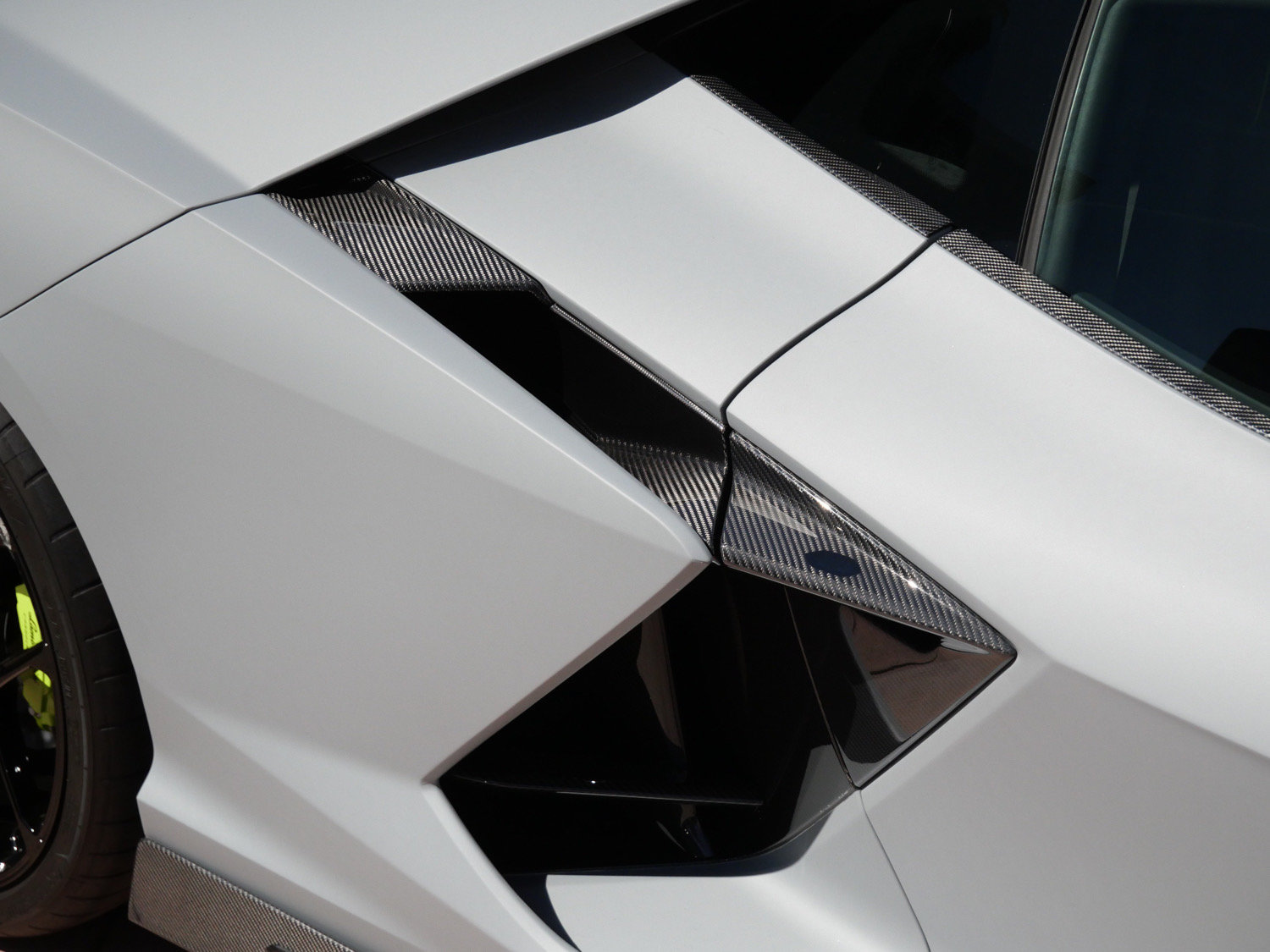 Used 2025 Lamborghini Revuelto AWD/4WD image 13