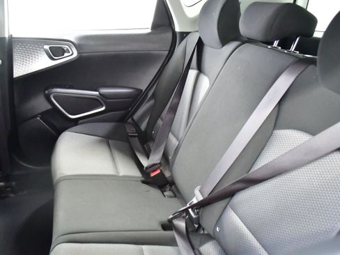 Used 2025 Kia Soul LX w/ LX Technology Package FWD image 11