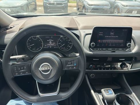 Used 2022 Nissan Rogue SV FWD image 29