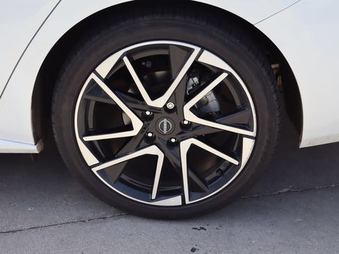 Used 2025 Nissan Sentra SR FWD image 26