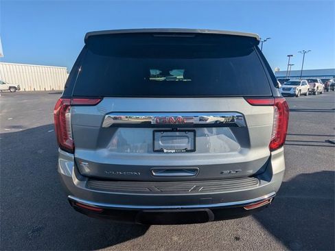 Used 2023 GMC Yukon SLT w/ SLT Premium Package image 4