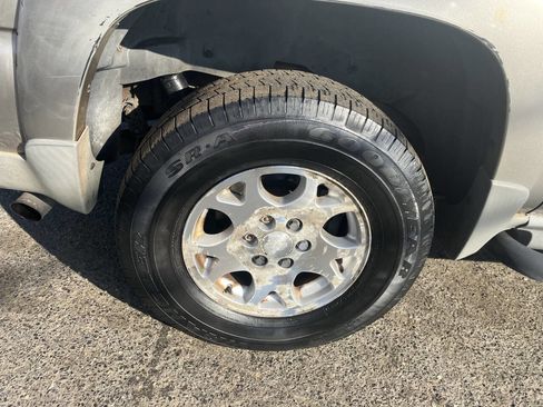 Used 2003 Chevrolet Suburban Z71 image 14