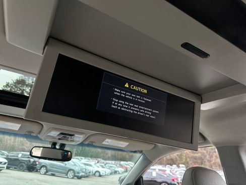 Used 2015 Toyota Sienna Limited Premium image 39