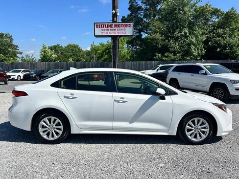 Used 2023 Toyota Corolla LE w/ LE Convenience Package FWD image 3