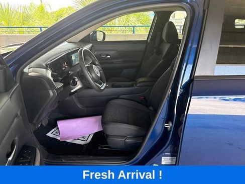 Used 2025 Nissan Kicks SV FWD image 2