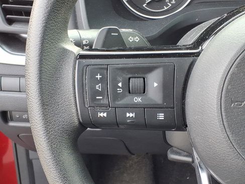 Used 2023 Nissan Rogue SV image 18