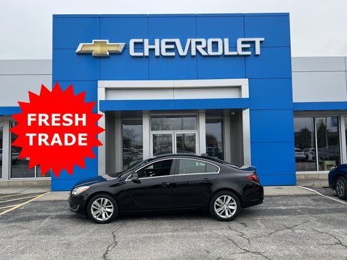 Used 2016 Buick Regal image 2