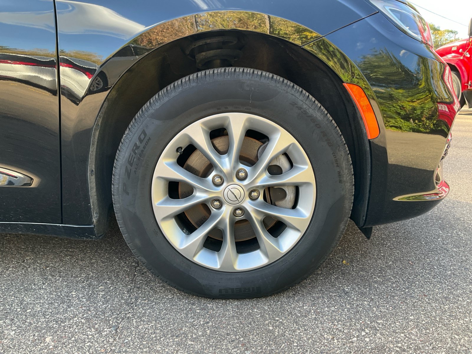 Used 2025 Chrysler Pacifica Select AWD/4WD image 18