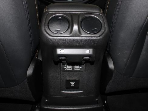 Used 2025 Jeep Wrangler Unlimited Sahara AWD/4WD image 11