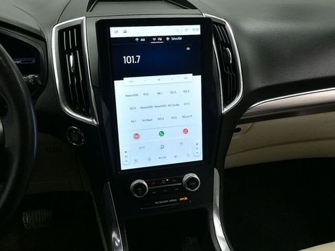 Used 2022 Ford Edge Titanium image 19