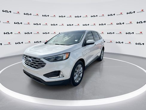 Used 2019 Ford Edge Titanium w/ Equipment Group 301A FWD image 4