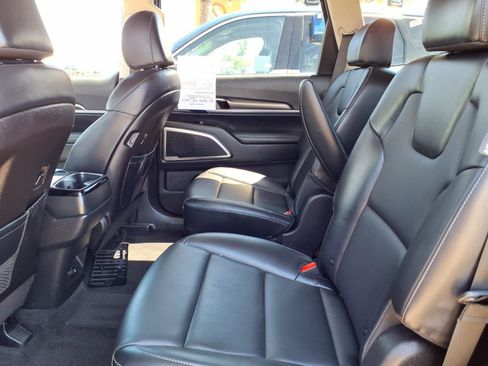 Used 2025 Kia Telluride S FWD image 19