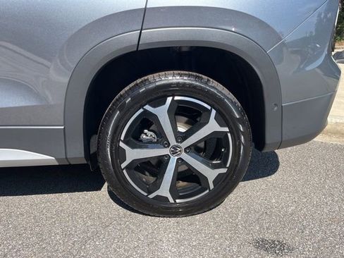 New 2025 Volkswagen Tiguan SE image 26