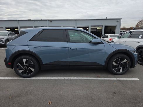 New 2026 Hyundai Ioniq 5 SE image 3