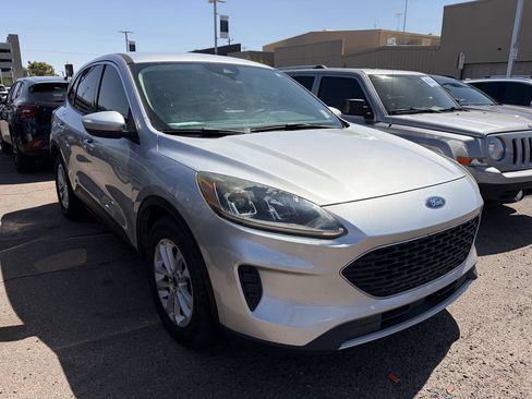 Used 2020 Ford Escape SE FWD image 2