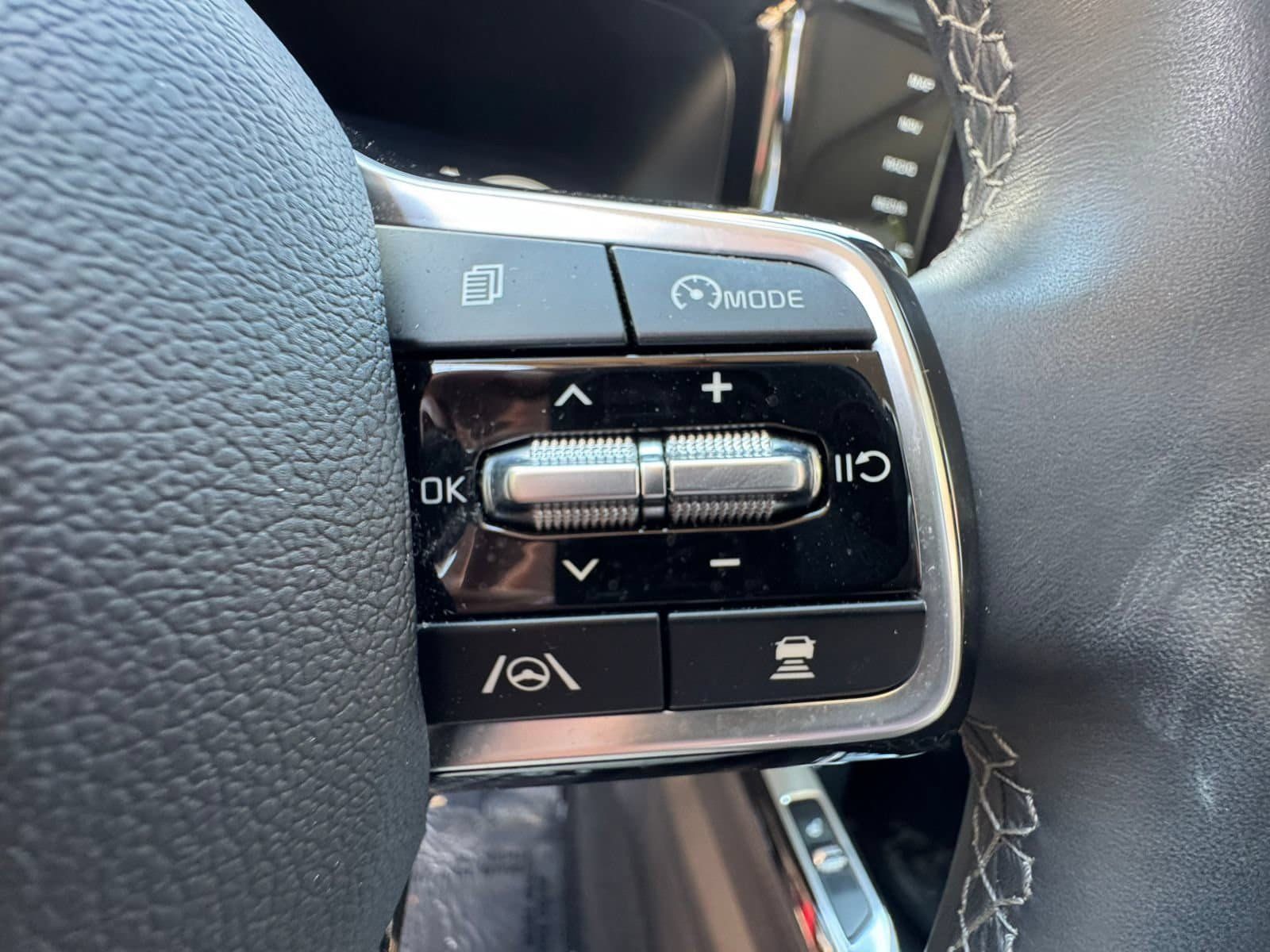 Used 2023 Kia Sorento SX FWD image 31
