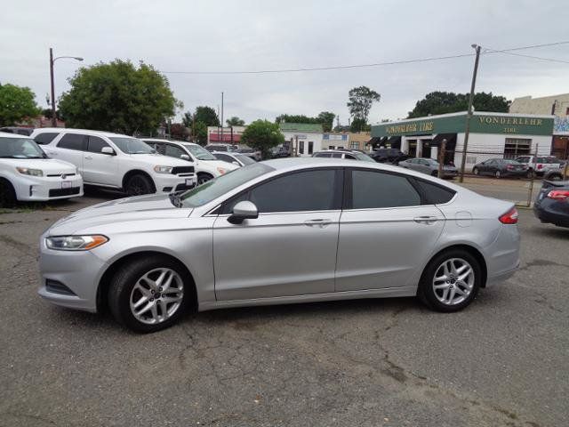 Used 2016 Ford Fusion SE FWD image 3