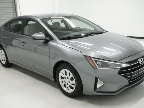 Used 2019 Hyundai Elantra SE w/ Cargo Package image 3