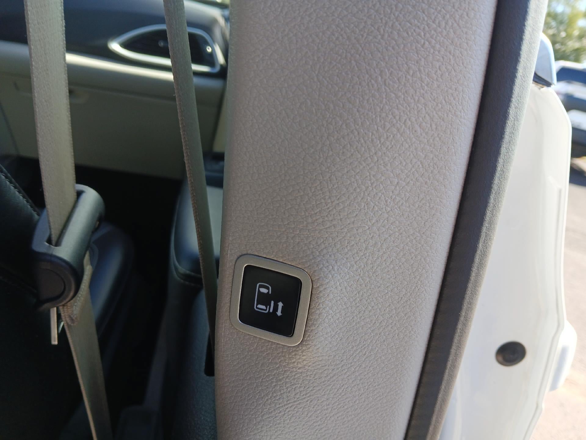 Used 2024 Chrysler Pacifica Touring-L FWD image 22