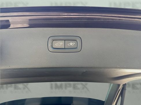 Used 2018 Volvo XC90 T6 Momentum w/ Momentum Plus Package AWD/4WD image 30