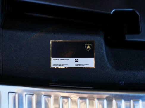 Used 2021 Lamborghini Urus image 32