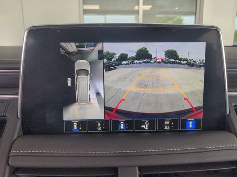 Certified 2024 GMC Yukon SLT w/ SLT Luxury Package image 17