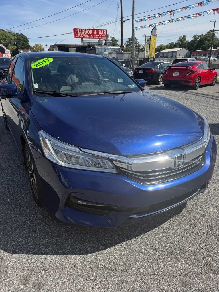 Used 2017 Honda Accord Touring image 4