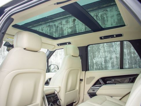 Used 2025 Land Rover Range Rover SE image 35
