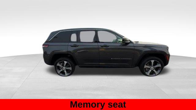 Used 2025 Jeep Grand Cherokee Limited AWD/4WD image 30
