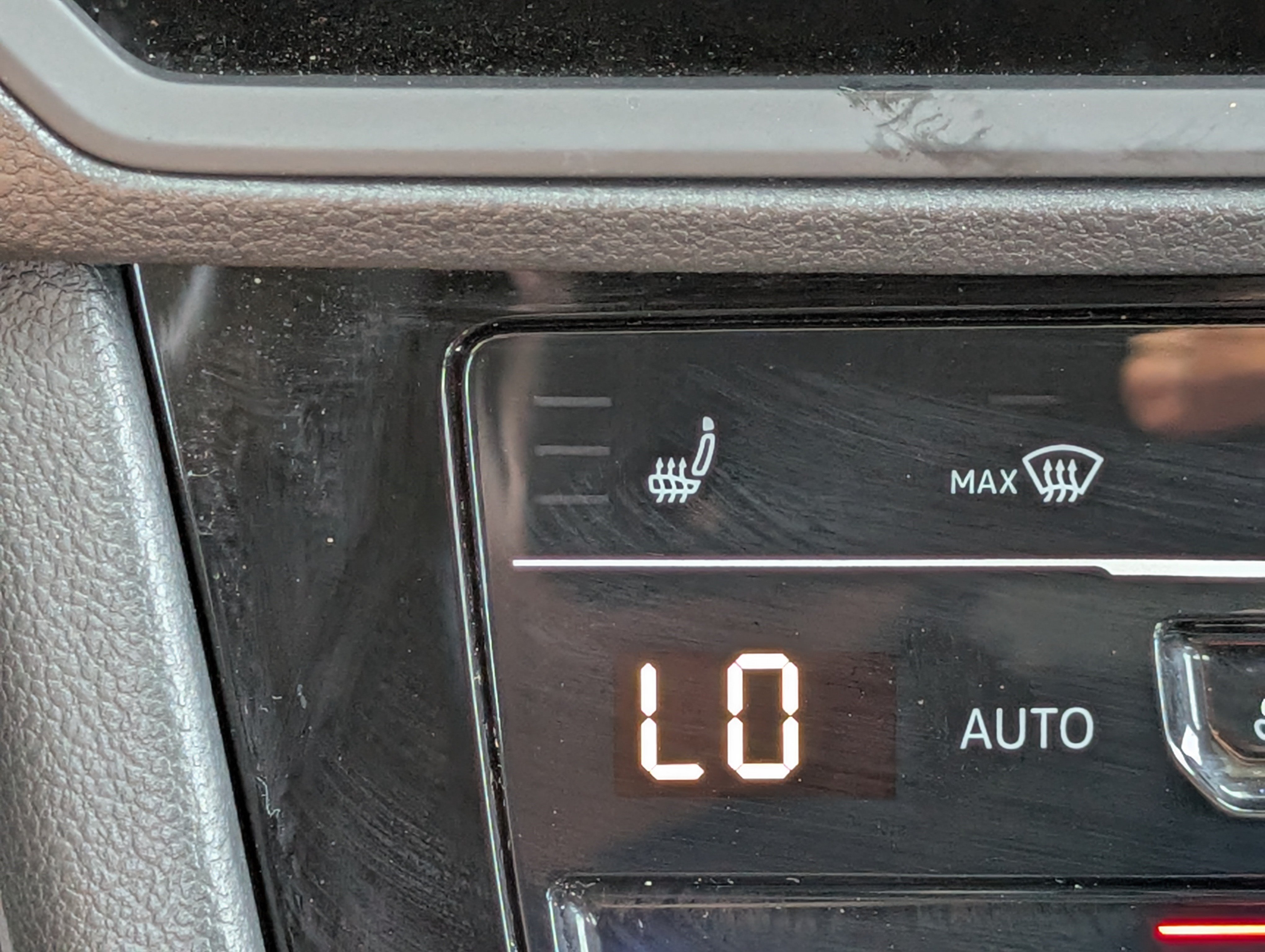 Used 2026 Volkswagen Jetta SE w/ Black Wheel Package FWD image 32