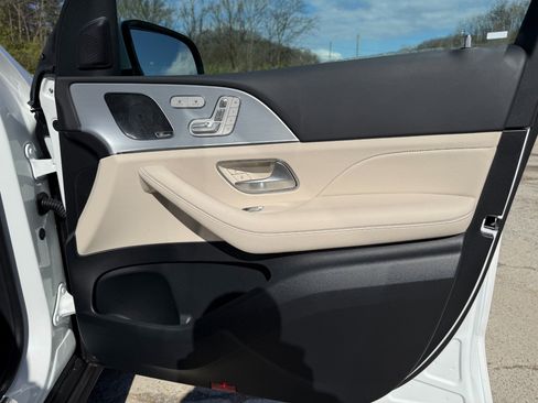 Used 2025 Mercedes-Benz GLS 450 4MATIC image 14