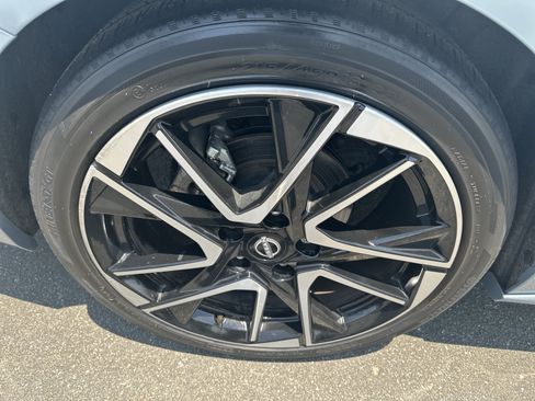 Used 2024 Nissan Sentra SR w/ SR Premium Package FWD image 30